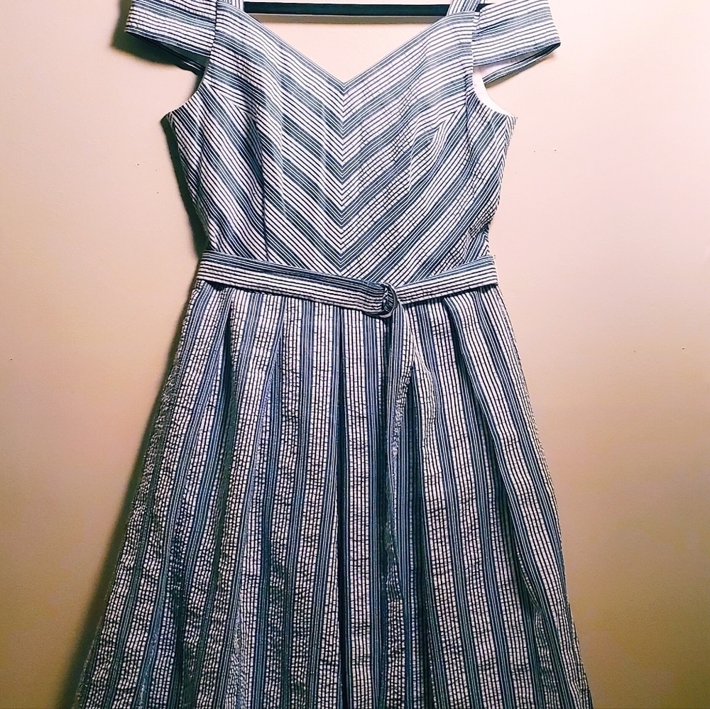 WHITE HOUSE BLACK MARKET Striped Searsucker Midi Sundress Cutout Shoulders EUC - Picture 2 of 9